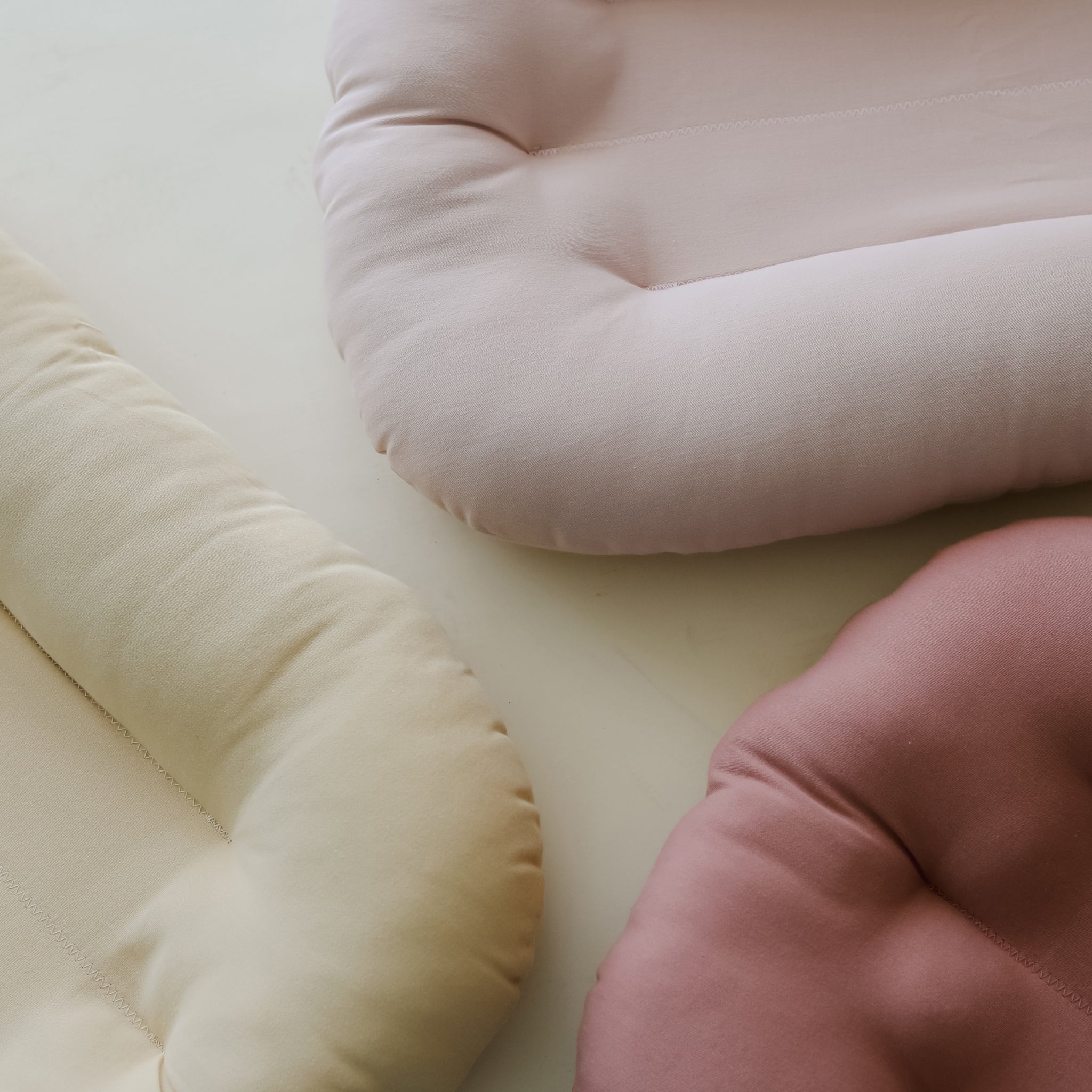 snuggle me Infant Lounger ピンク　オーガニック Snuggle Me Organic Bare Lounger – Baby Grand