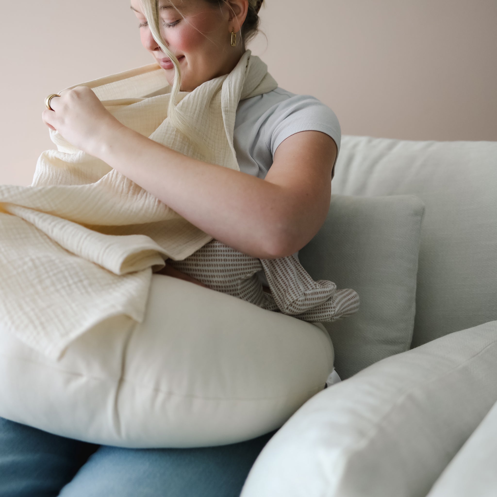 snuggle me スナグルミー　ナチュラル Nursing Cover | Natural – Snuggle Me Organic