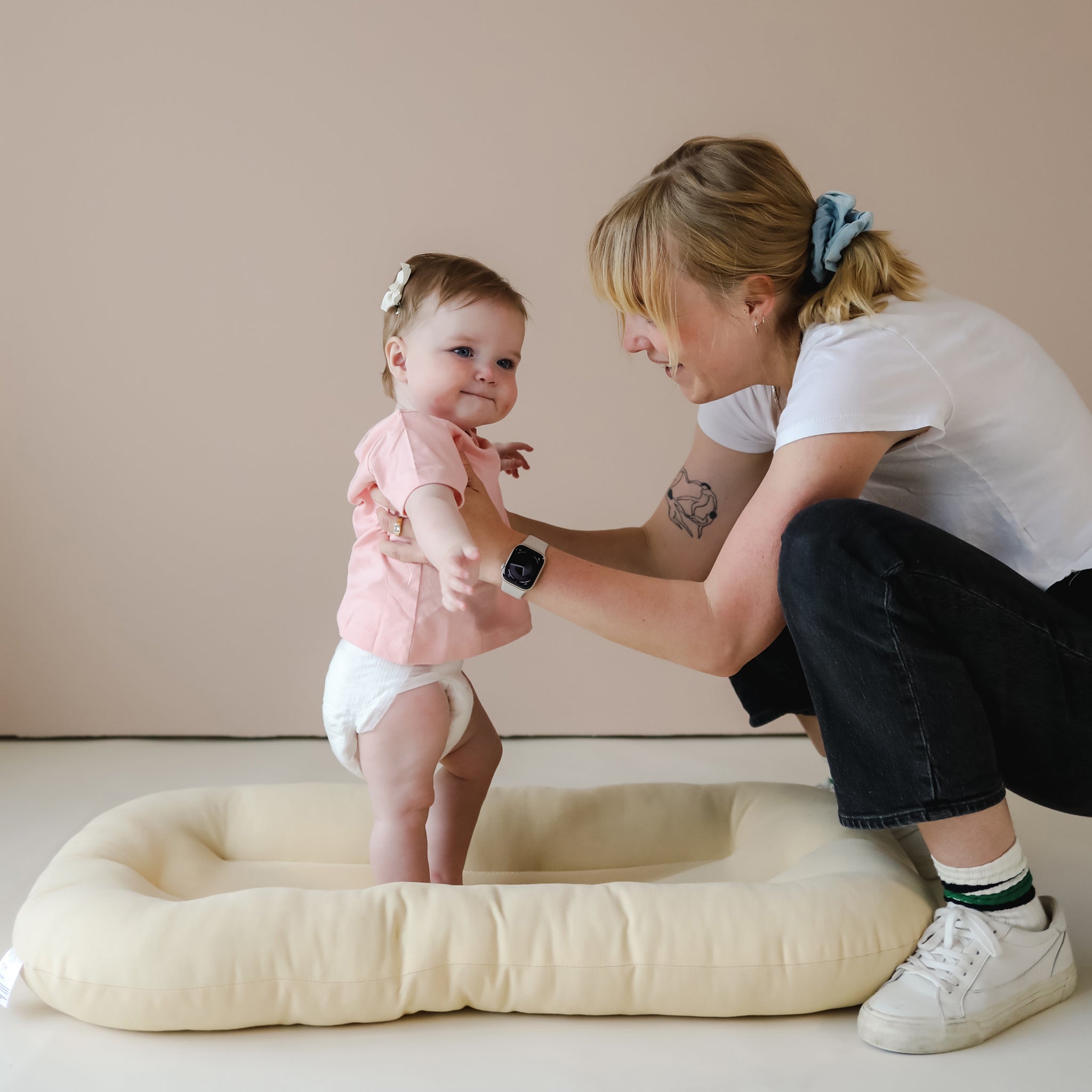 ahokeスナグルミー　Snuggle me organic Snuggle Me Organic Infant Lounger – Mickey Roo Maternity